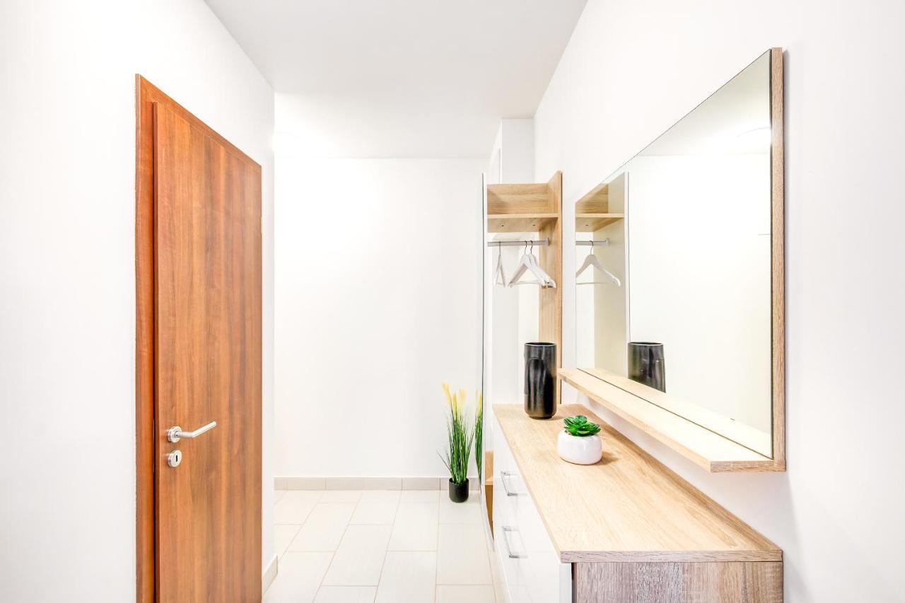 Modern Apartment With Free Garage And Balcony In The Downtown Budapest Exterior photo