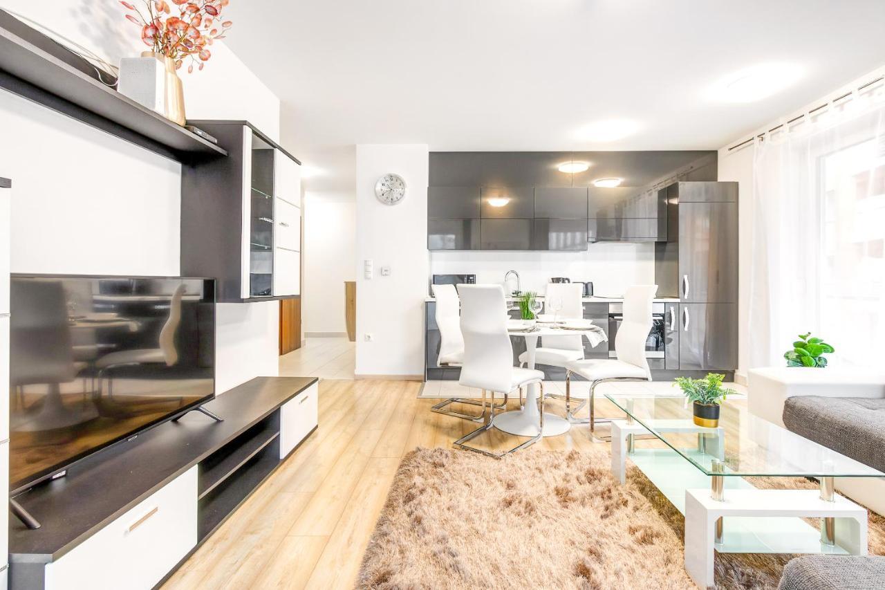 Modern Apartment With Free Garage And Balcony In The Downtown Budapest Exterior photo